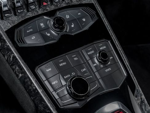 Used 2018 Lamborghini Huracan Performante AWD/4WD image 26