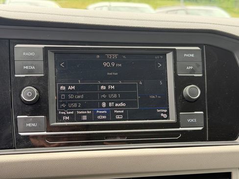Used 2023 Volkswagen Jetta SE FWD image 10