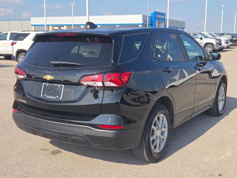 Used 2024 Chevrolet Equinox LS w/ LS Convenience Package FWD image 3