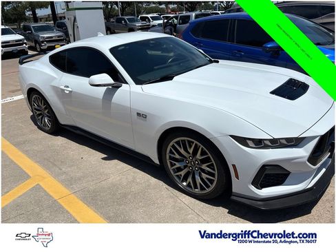 Used 2025 Ford Mustang GT Premium RWD image 2