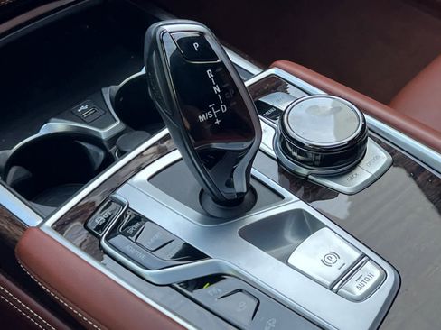 Used 2022 BMW 750i xDrive w/ Autobahn Package AWD/4WD image 23
