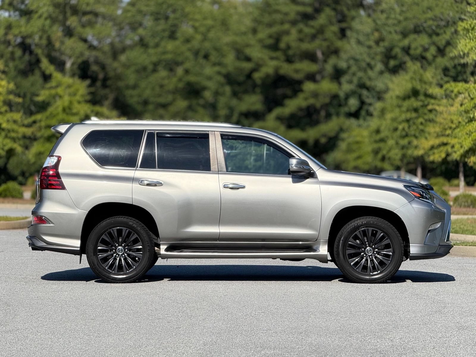 Used 2021 Lexus GX 460 Premium w/ Accessory Package AWD/4WD image 12