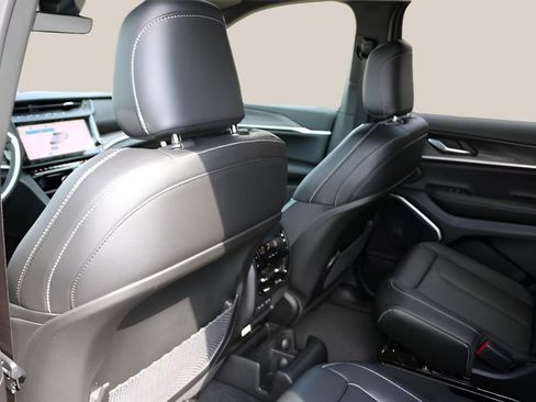 New 2026 Jeep Grand Cherokee L Limited w/ Limited Altitude Package AWD/4WD image 15