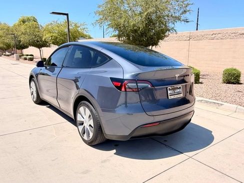 Used 2023 Tesla Model Y 2WD image 9