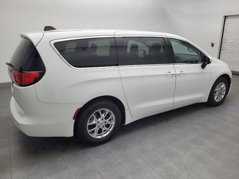 Used 2022 Chrysler Voyager LX FWD image 10
