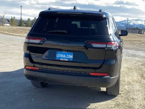 Used 2021 Jeep Grand Cherokee L Laredo image 2