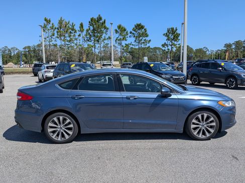 Used 2019 Ford Fusion SE image 3