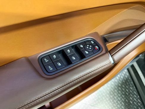 Certified 2023 Porsche Cayenne Turbo AWD/4WD image 19