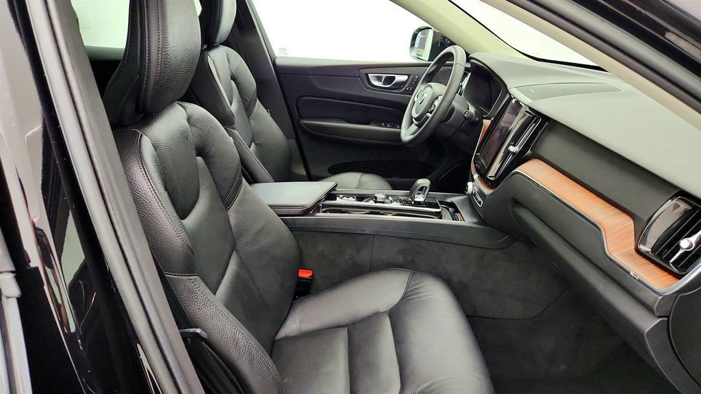 Used 2023 Volvo XC60 B5 Plus w/ Climate Package AWD/4WD image 24