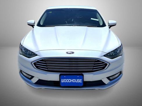 Used 2018 Ford Fusion SE w/ Equipment Group 201A FWD image 2