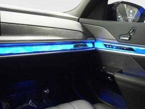 Certified 2024 BMW i7 M70 image 36