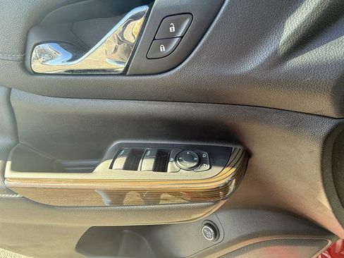 Used 2023 GMC Acadia SLE w/ Driver Convenience Package image 12