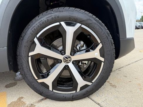 New 2025 Volkswagen Taos SEL image 7