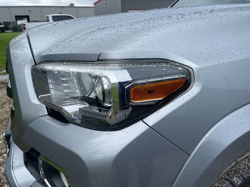 Used 2016 Toyota Tacoma Limited w/ Towing Package AWD/4WD image 7