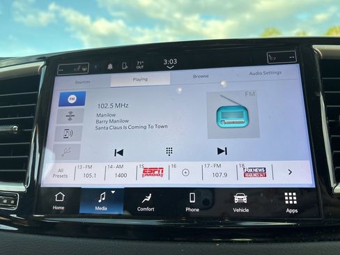Used 2024 Chrysler Pacifica Touring-L FWD image 37