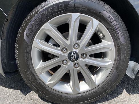 Used 2015 Hyundai Elantra SE w/ Option Group 03 FWD image 37