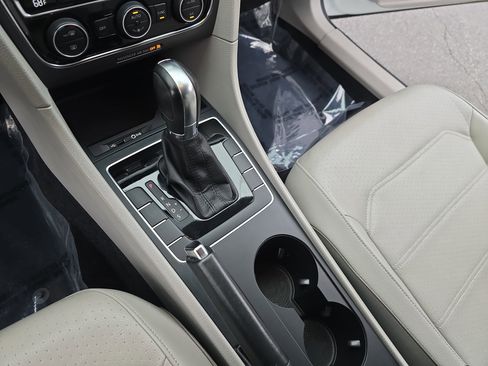 Used 2018 Volkswagen Passat 2.0T R-Line image 24
