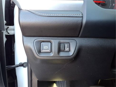 Used 2023 GMC Acadia SLE w/ Driver Convenience Package image 18