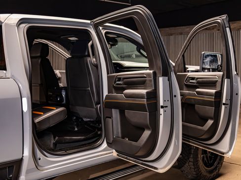 Used 2024 GMC Sierra 2500 AT4 w/ AT4 Preferred Package image 31