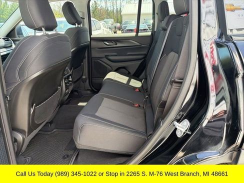Used 2023 Jeep Grand Cherokee Laredo w/ Luxury Tech Group I AWD/4WD image 31
