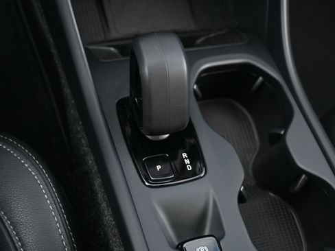 Used 2025 Volvo XC40 B5 Core image 20