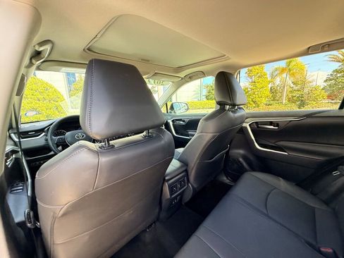 Used 2019 Toyota RAV4 XLE Premium image 20