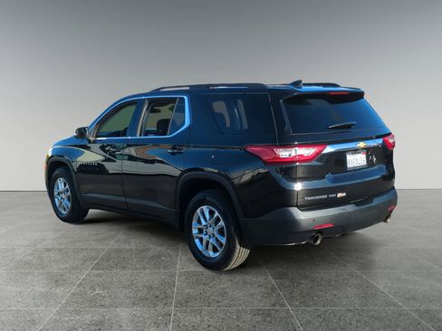 Used 2021 Chevrolet Traverse LT image 3