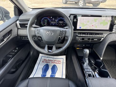 Used 2025 Toyota Camry XLE FWD image 15