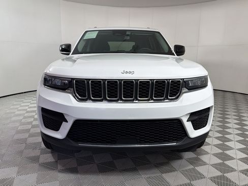Used 2023 Jeep Grand Cherokee Laredo RWD image 6