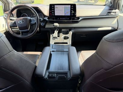 Used 2022 Toyota Sienna Platinum