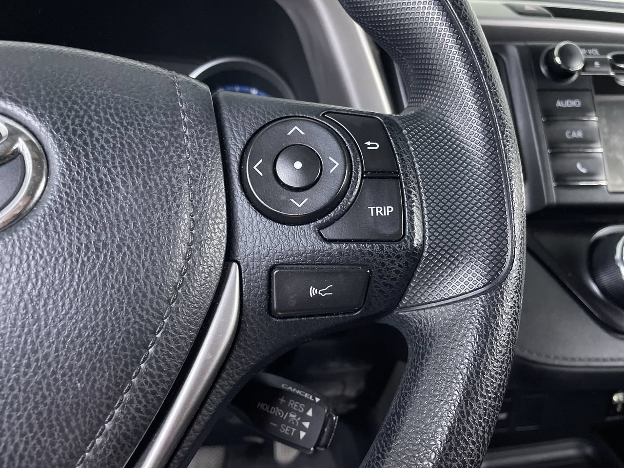Used 2018 Toyota RAV4 LE w/ All Weather Liner Package AWD/4WD image 28