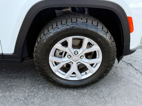 Used 2022 Jeep Grand Cherokee L Limited image 12