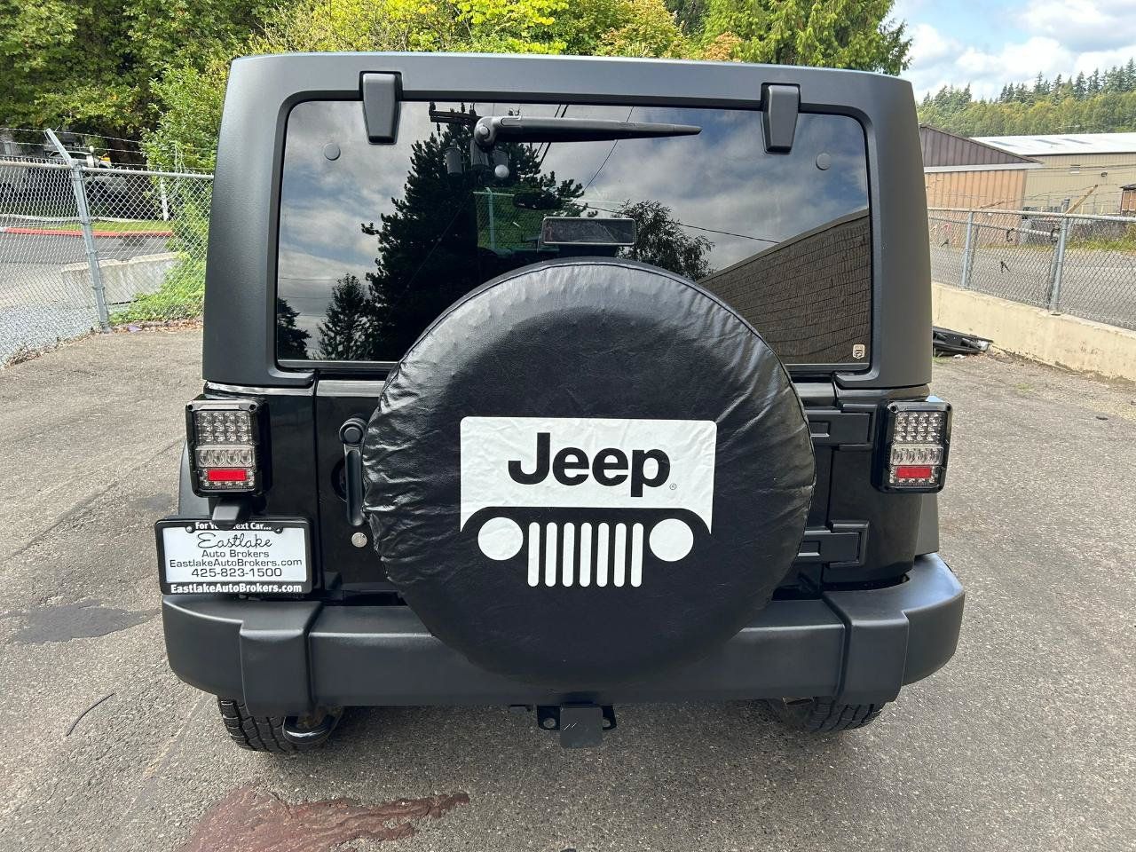 Used 2014 Jeep Wrangler Unlimited Rubicon w/ Connectivity Group AWD/4WD image 6