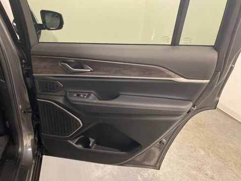 Used 2022 Jeep Grand Cherokee L Limited image 31