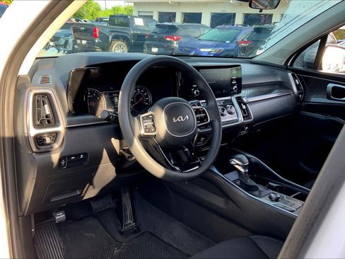 Used 2023 Kia Sorento LX AWD/4WD image 17
