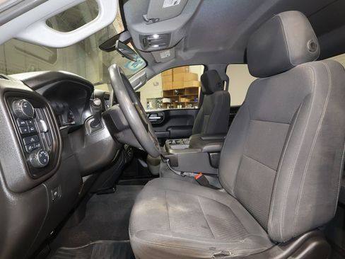 Used 2020 Chevrolet Silverado 1500 Custom w/ Custom Value Package image 12