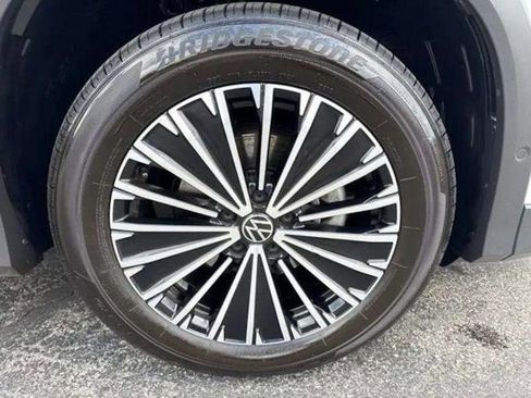 Used 2025 Volkswagen Tiguan S w/ 18" Wheel Package FWD image 11