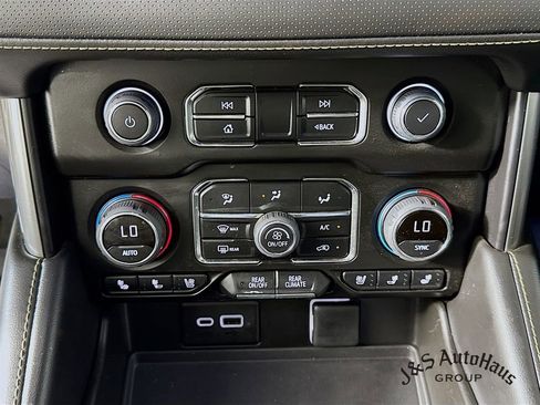 Used 2023 Chevrolet Suburban Premier AWD/4WD image 19