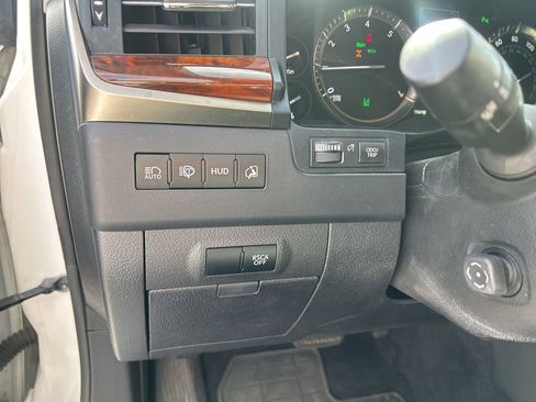 Used 2017 Lexus LX 570 4WD w/ Luxury Package image 21