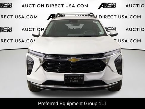 Used 2025 Chevrolet Trax LT w/ Driver Confidence Package FWD image 2
