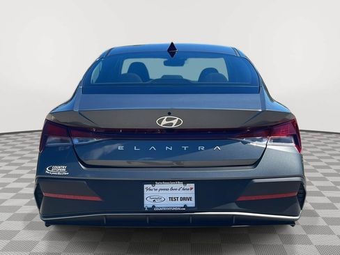 Used 2026 Hyundai Elantra SE FWD image 7