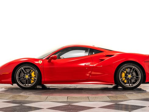 Used 2018 Ferrari 488 GTB RWD image 6