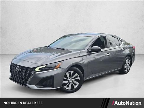 Certified 2025 Nissan Altima 2.5 S FWD image 1