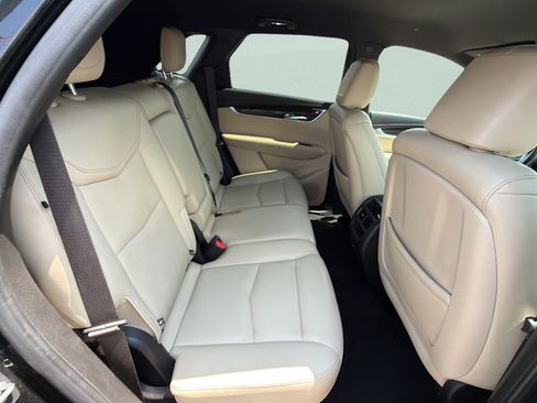 Used 2019 Cadillac XT5 FWD image 12