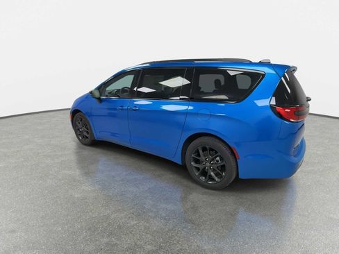 New 2026 Chrysler Pacifica Select w/ S Appearance Package image 6