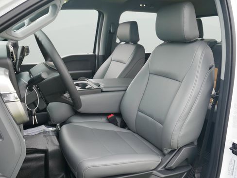 New 2025 Ford F250 XL w/ XL Chrome Package image 18