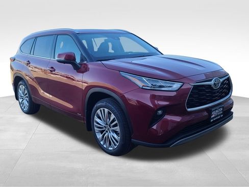 New 2026 Toyota Highlander Platinum image 4