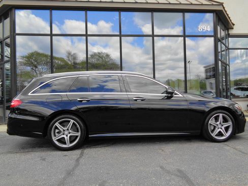 Used 2017 Mercedes-Benz E 400 4MATIC Wagon w/ Premium 1 Package image 4