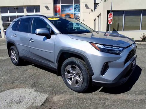 Used 2022 Toyota RAV4 XLE image 2