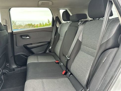 Used 2023 Nissan Rogue SV image 27